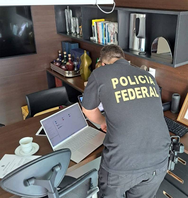 Polícia Federal apreende mais de R$ 480 mil e cumpre 10 mandados de busca e apreensão